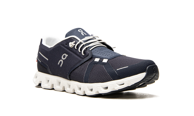 On Running Cloud 5 sneaker in modern ontwerp