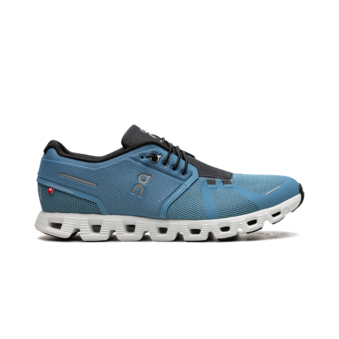 On Running Cloud 5 in Niagara Blauw en Zwart, ademende sneaker