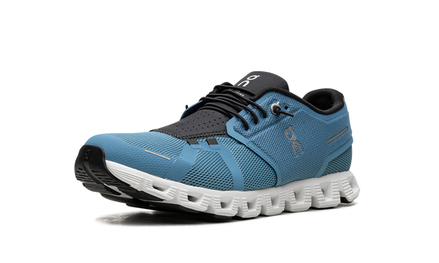 On Running Cloud 5 in Niagara Blauw en Zwart, ademende sneaker