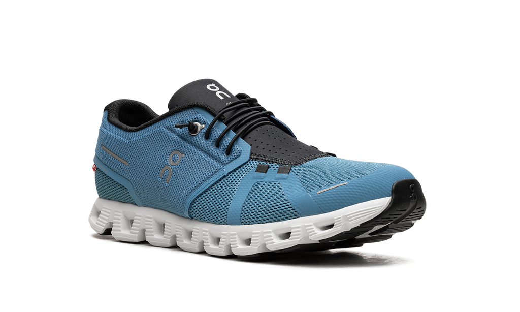On Running Cloud 5 in Niagara Blauw en Zwart, ademende sneaker