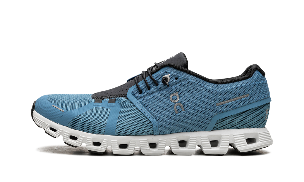 On Running Cloud 5 in Niagara Blauw en Zwart, ademende sneaker