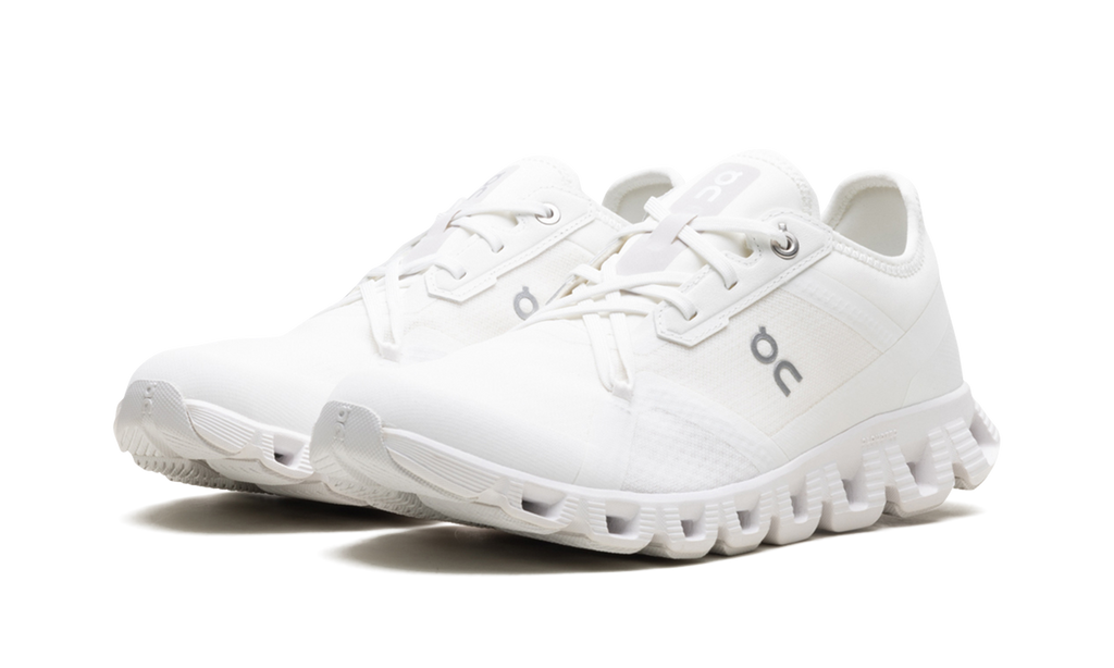 On Running Cloud X 3 AD duurzame sneaker in wit