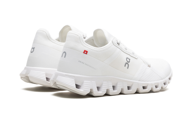 On Running Cloud X 3 AD duurzame sneaker in wit