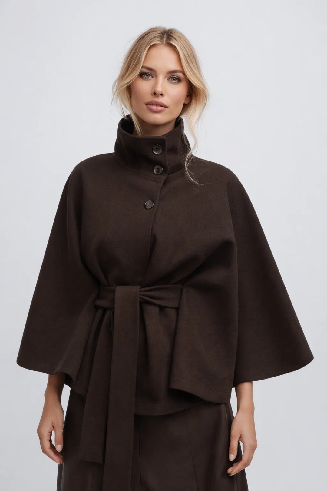 Elegante dames geknoopte cape jas voor stijl en comfort. 4